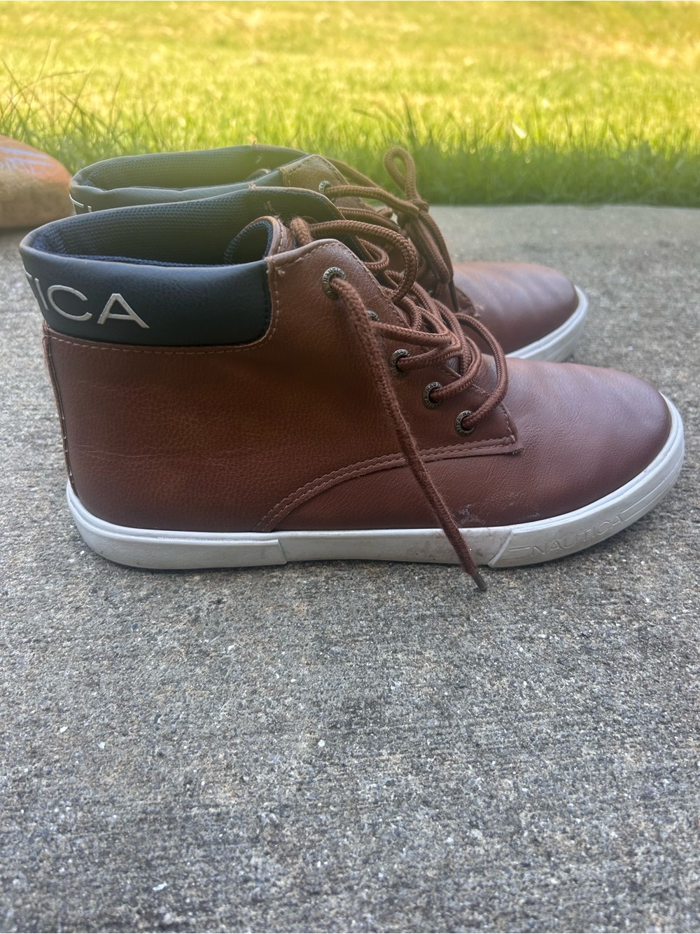 Nautica kids/boys Brown Leather Chukka Boots with Black Collar